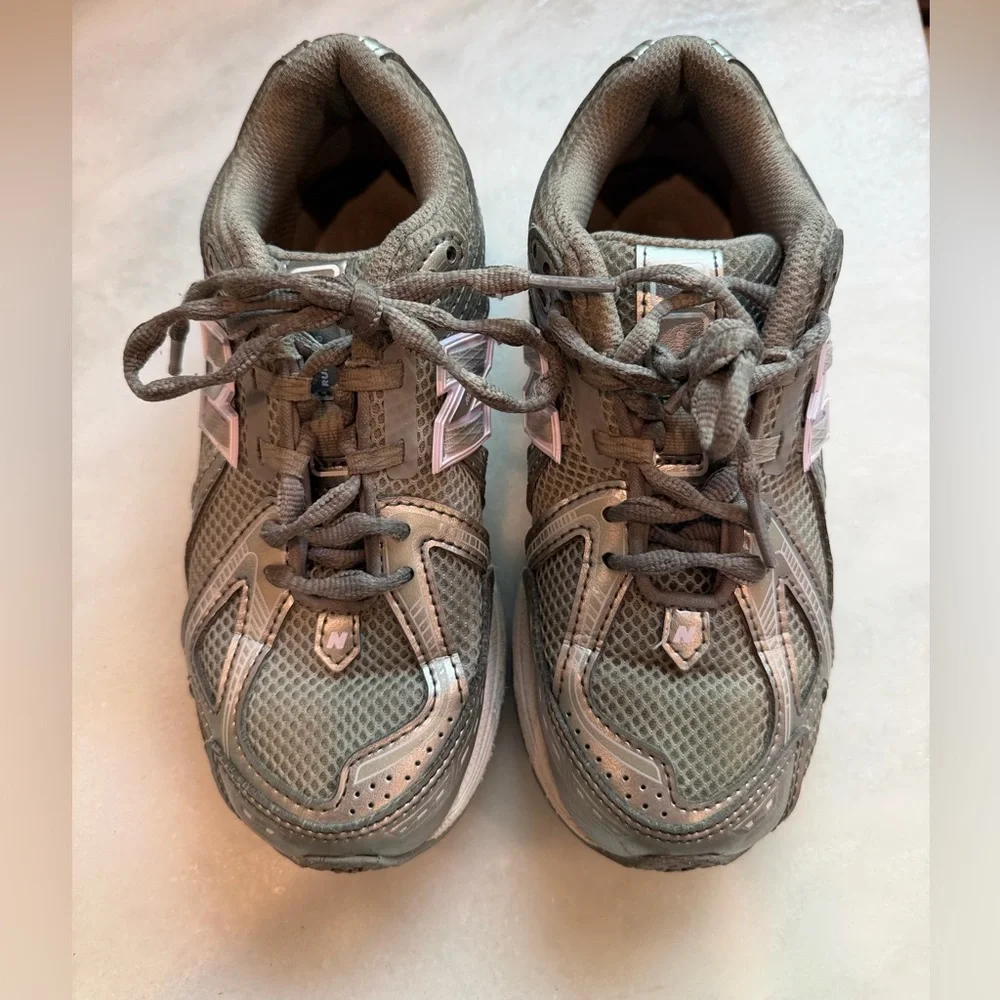 New Balance 1906R GS Silver Grey Pink Running Shoes Size 1 Y2K